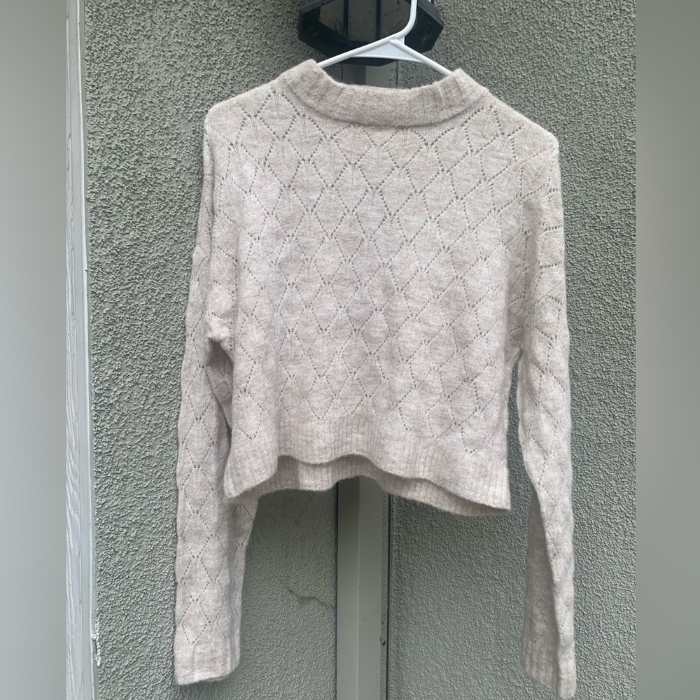 BCBG Generation cream long sleeve cropped sweater